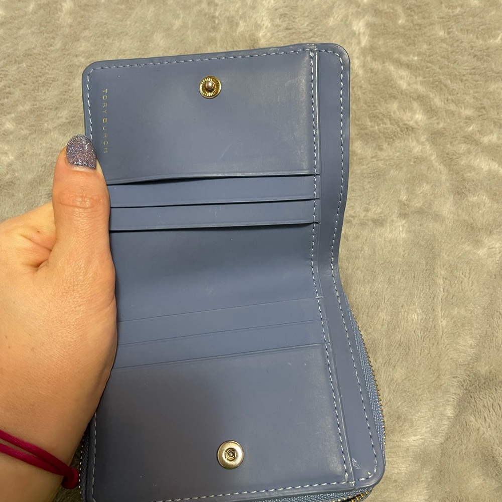 Tory Burch bi fold wallet - Picture 8 of 16